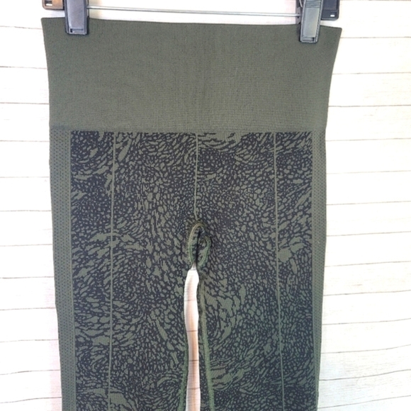 LULULEMON EBB TO STREET LEGGINGS, SZ 2 - Picture 5 of 9